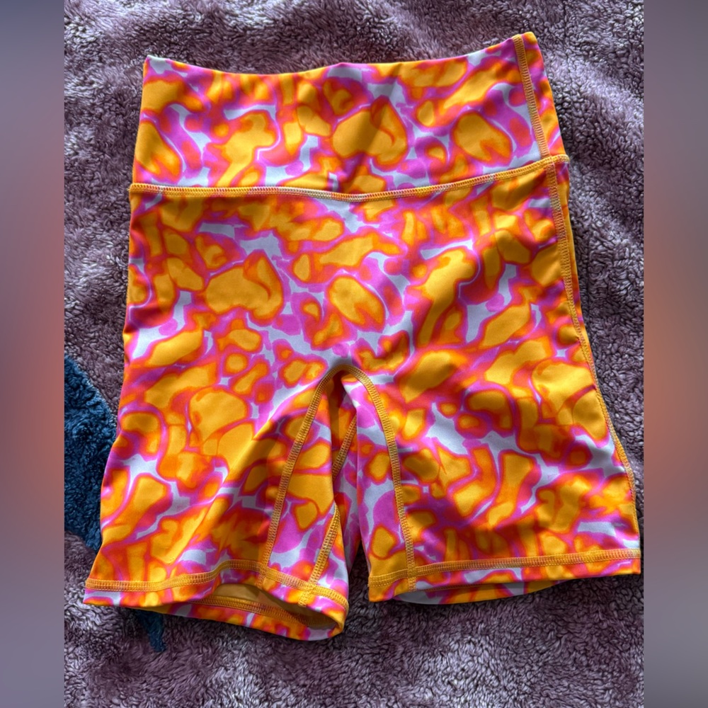 Fabletics Anywhere Motion365 high-waisted 6” shorts, size XS, never worn.